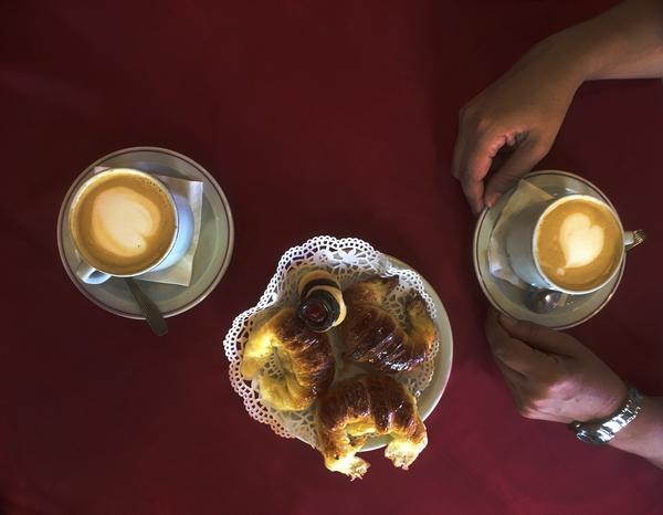 Would you prefer a cortado or a café con crema?