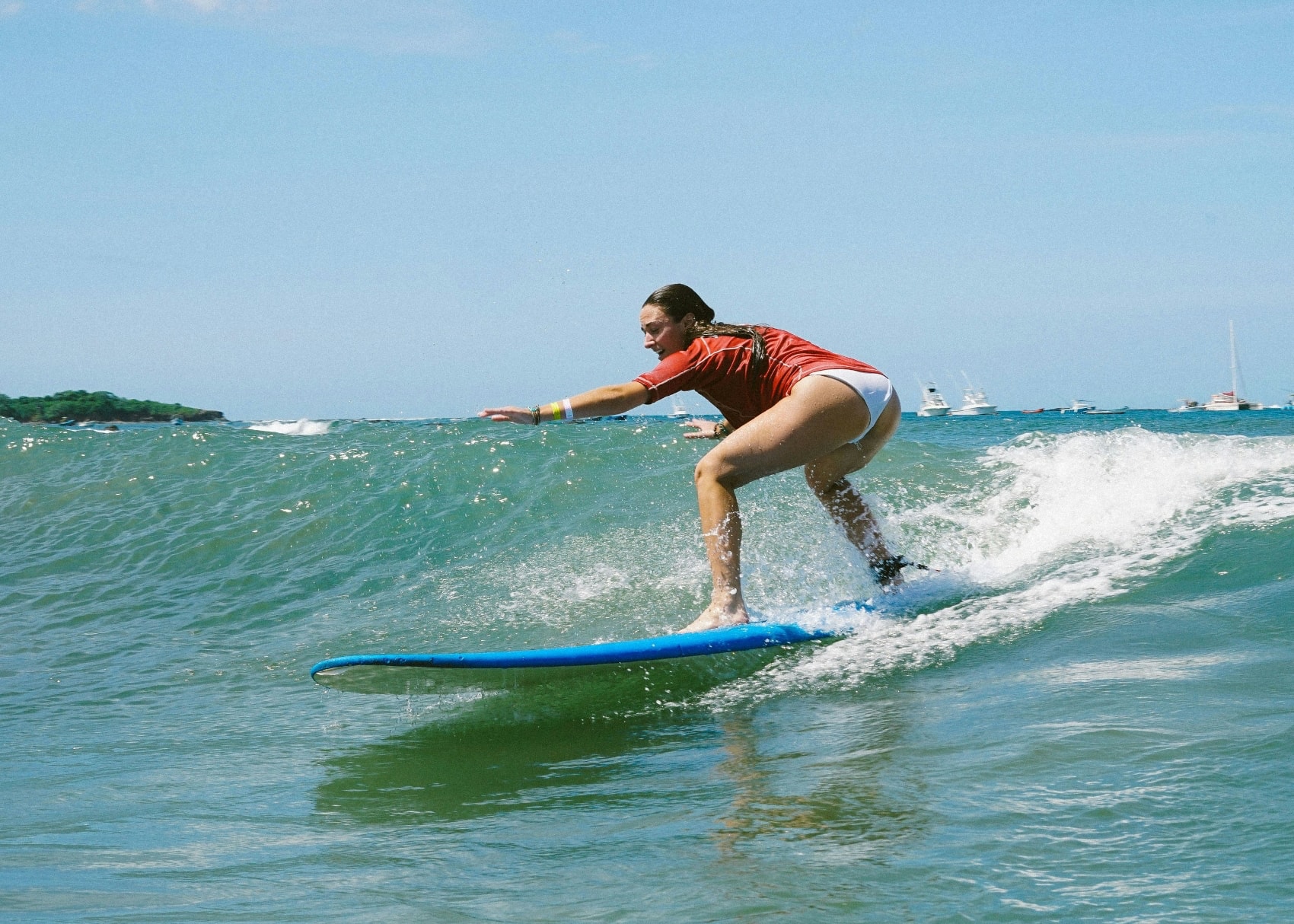 a solo female traveller surfs on Tamarindo Beach